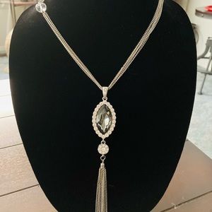 VIEW VIDEO!! Eye catching long pendant necklace